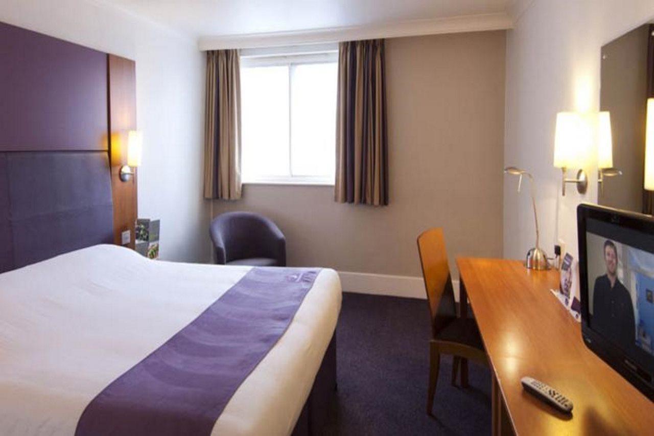 Premier Inn Manchester Trafford Centre North Екстериор снимка