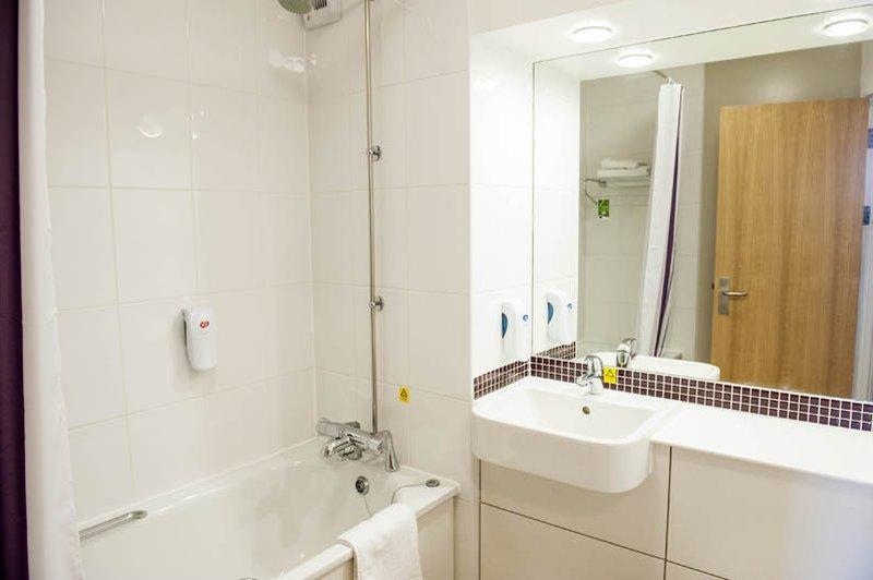 Premier Inn Manchester Trafford Centre North Екстериор снимка