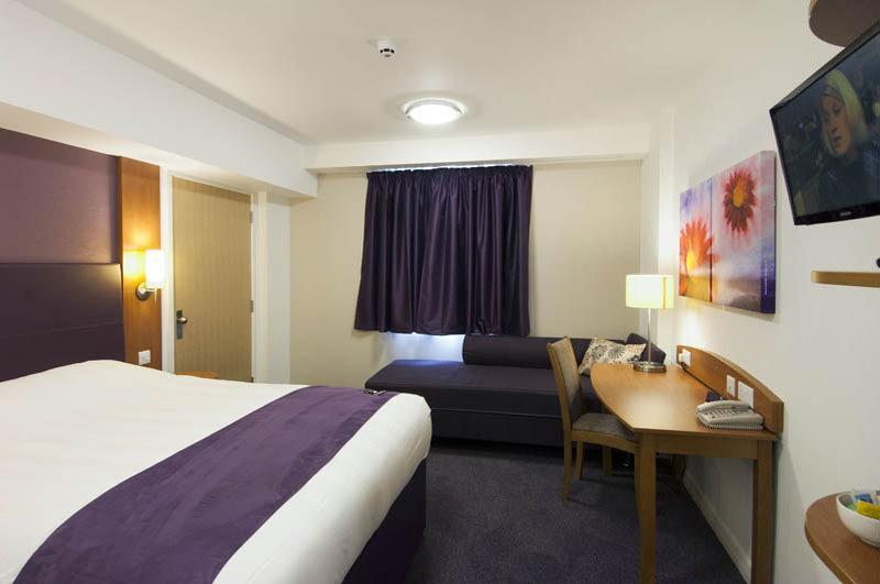 Premier Inn Manchester Trafford Centre North Екстериор снимка