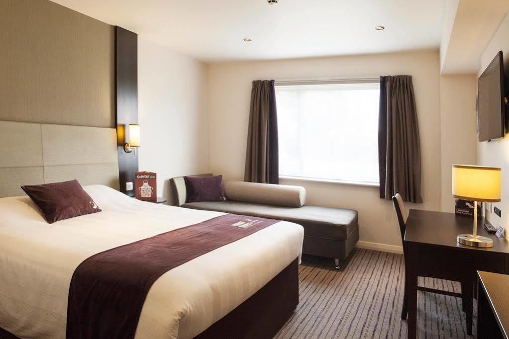 Premier Inn Manchester Trafford Centre North Екстериор снимка