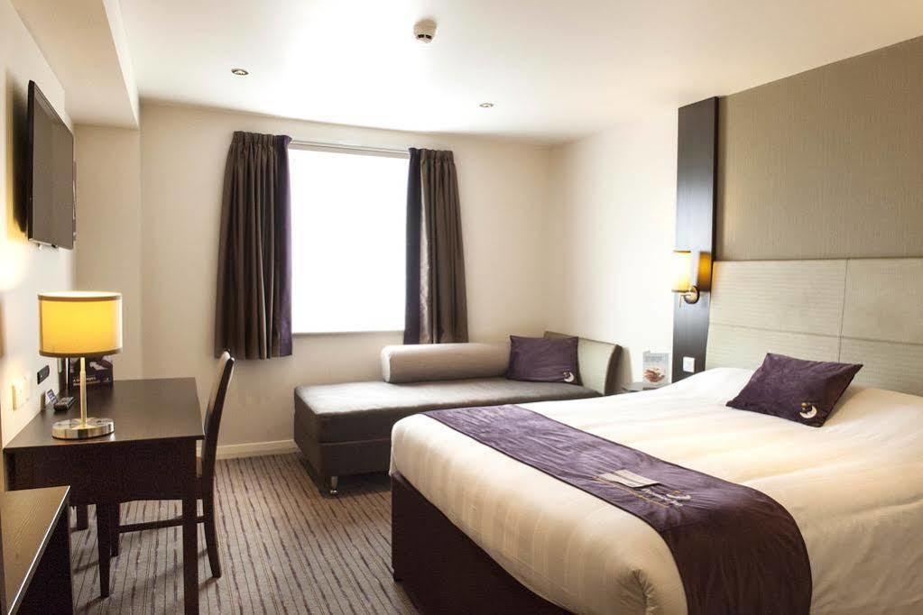 Premier Inn Manchester Trafford Centre North Екстериор снимка