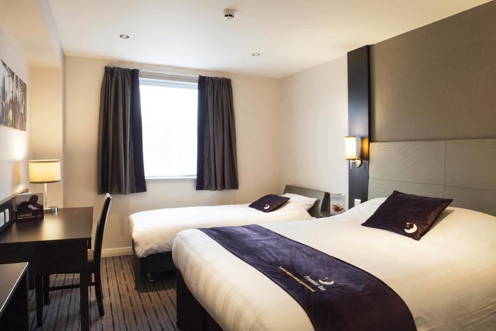 Premier Inn Manchester Trafford Centre North Екстериор снимка