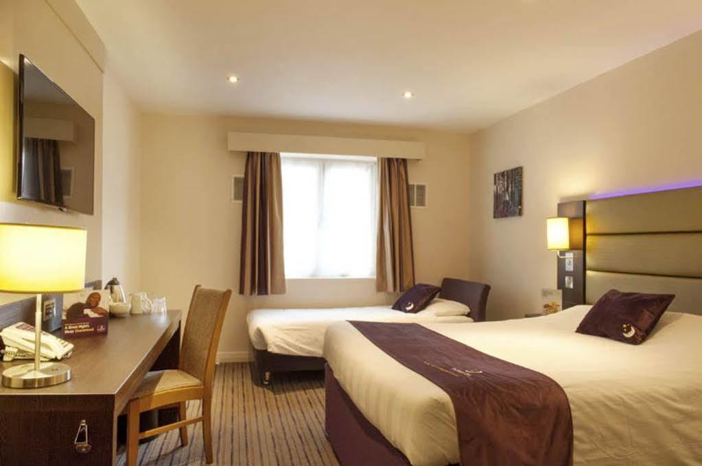 Premier Inn Manchester Trafford Centre North Екстериор снимка