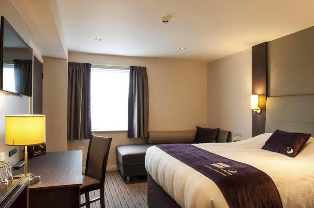 Premier Inn Manchester Trafford Centre North Екстериор снимка