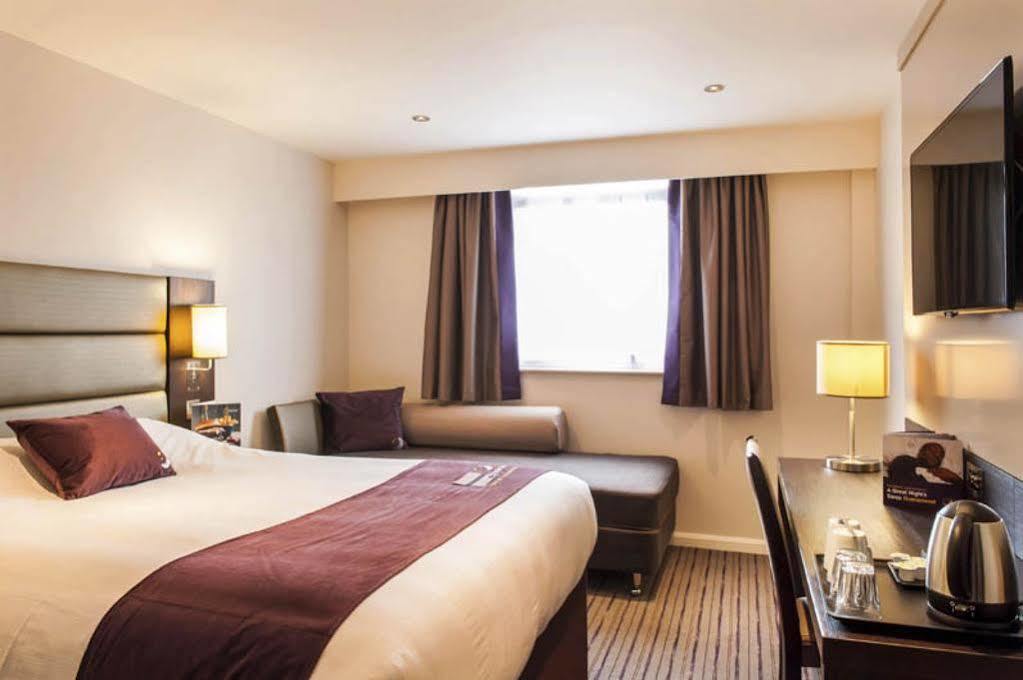 Premier Inn Manchester Trafford Centre North Екстериор снимка