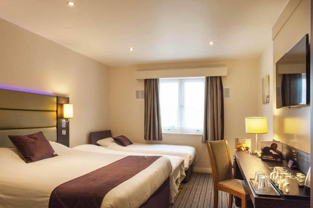 Premier Inn Manchester Trafford Centre North Екстериор снимка