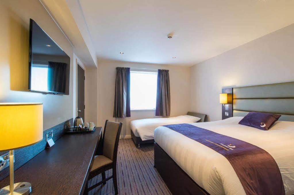 Premier Inn Manchester Trafford Centre North Екстериор снимка