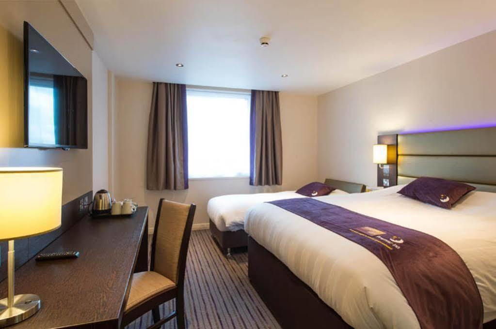 Premier Inn Manchester Trafford Centre North Екстериор снимка