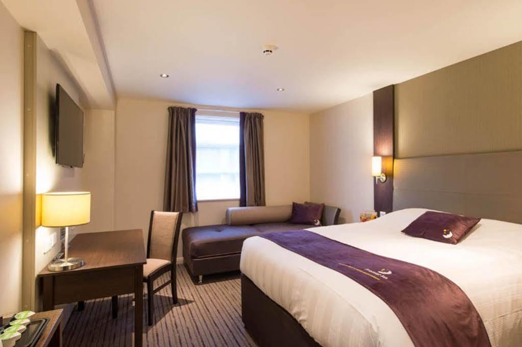 Premier Inn Manchester Trafford Centre North Екстериор снимка