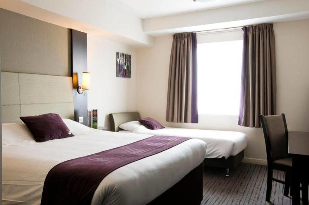 Premier Inn Manchester Trafford Centre North Екстериор снимка