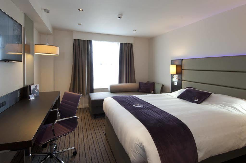 Premier Inn Manchester Trafford Centre North Екстериор снимка