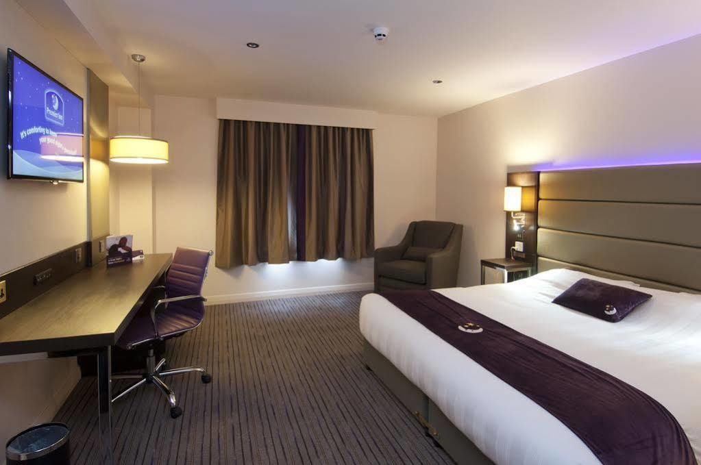 Premier Inn Manchester Trafford Centre North Екстериор снимка